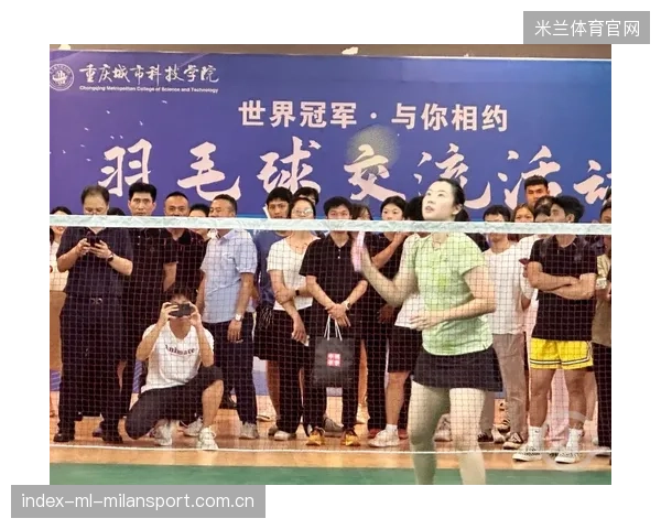 传奇中场谈及退役计划，粉丝献上感恩仪式